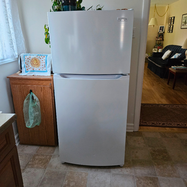 Frigidaire 13.9 Cubic Foot Top Freezer Refrigerator | Refrigerators |  Ottawa | Kijiji
