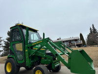 John Deere X720 tractor loader 