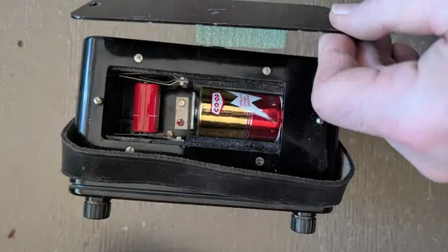 Vintage Universal AvoMeter MK2, Leads, Leather Case in General Electronics in Kamloops - Image 5