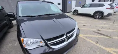 2016 , fully loaded with leather, stow and go seating. 216000 km .
