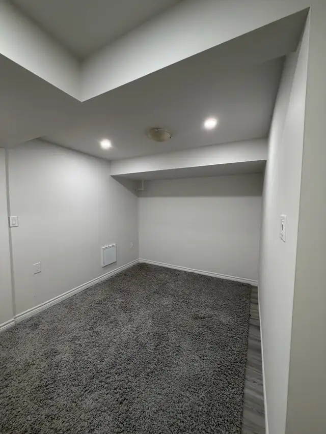 Basement for rent in Room Rentals & Roommates in Markham / York Region - Image 3