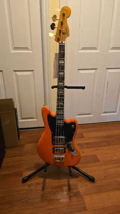 Fender Limited Edition Mike Kerr Jaguar Bass, View more
