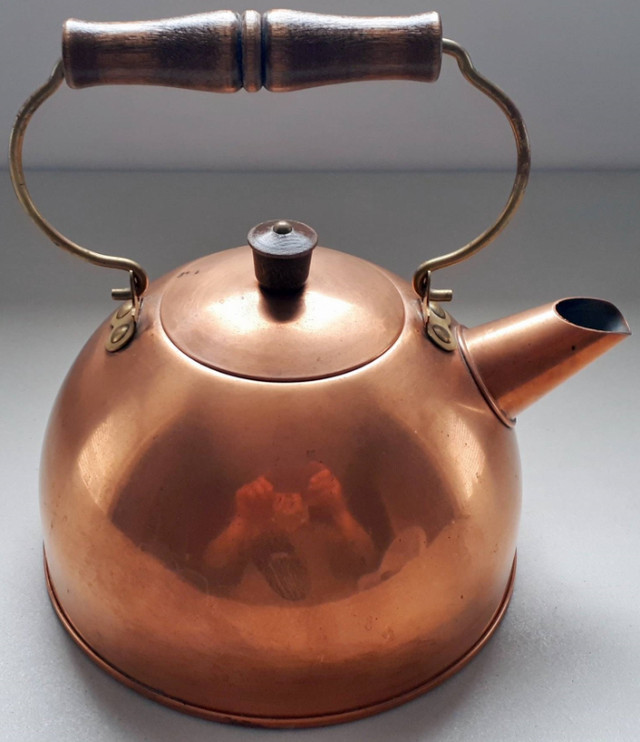 Vintage 454g Copper Kettle; Wood; Louisbourg in Arts & Collectibles in Cape Breton - Image 3