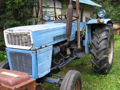 Universal 445 Diesel Tractor, owned since new, PTO 3 point Hitch. also have a #551 Ford Round Baler,...