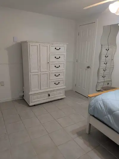 libre le 14 décembre,pour session d’hiver. Chambre à louer prioritairement pour ÉTUDIANT en AVIATION...