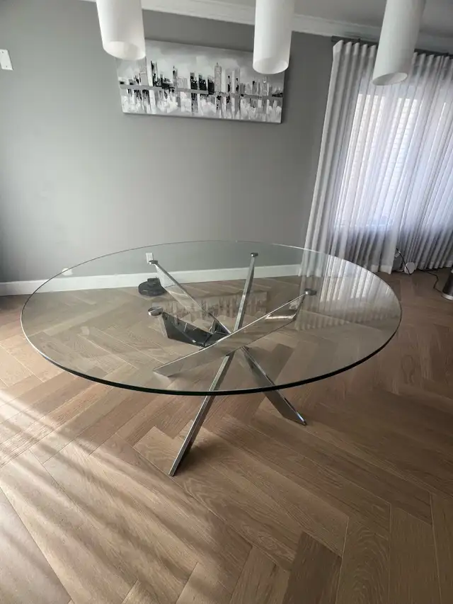 Modern round glass table 55” wide  in Dining Tables & Sets in Laval / North Shore - Image 2