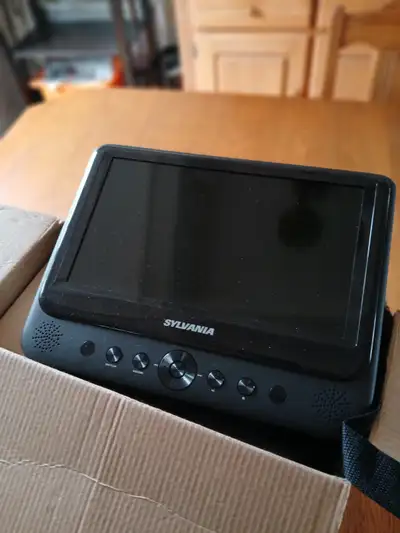 Lecteur DVD portatif pour la voiture. Malheureusement, seulement un écran fonctionne.