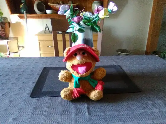 GLGL.   PELUCHE. OURS BABY FOZZIE BEAR.  VINTAGE 1987 in Arts & Collectibles in City of Montréal - Image 2