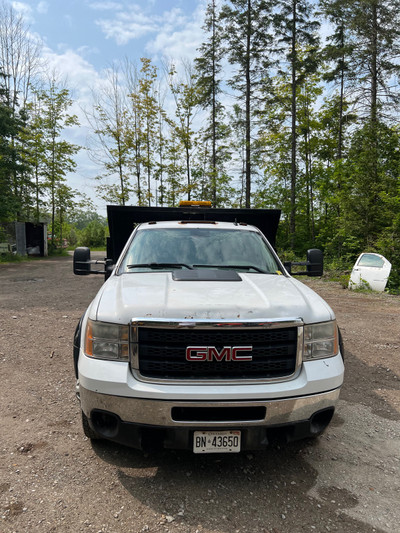 2011 GMC Sierra 3500 Dump Truck