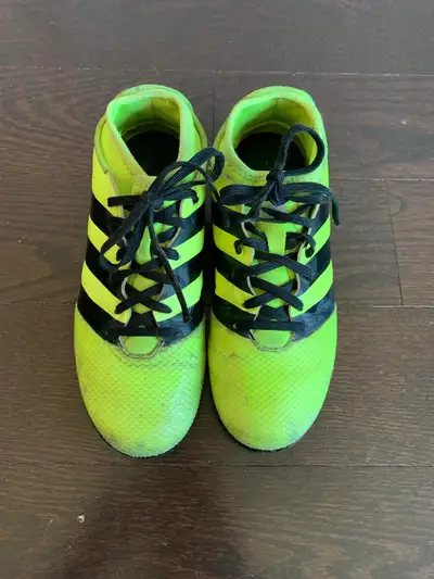 Adidas Indoor Soccer Shoes Size 4.5, View more