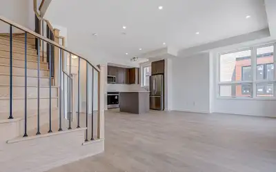 3 Bedroom Townhouse in Newmarket near Upper Canada Mall $3000