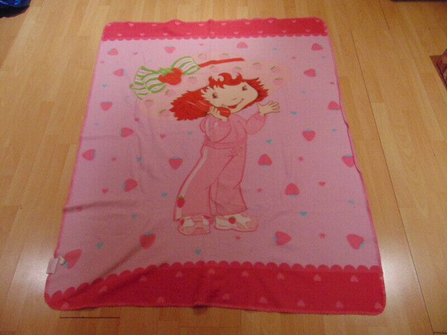 Coussin, draps neufs roses et couverture lit simple Fraisinette dans Literie  à Longueuil/Rive Sud