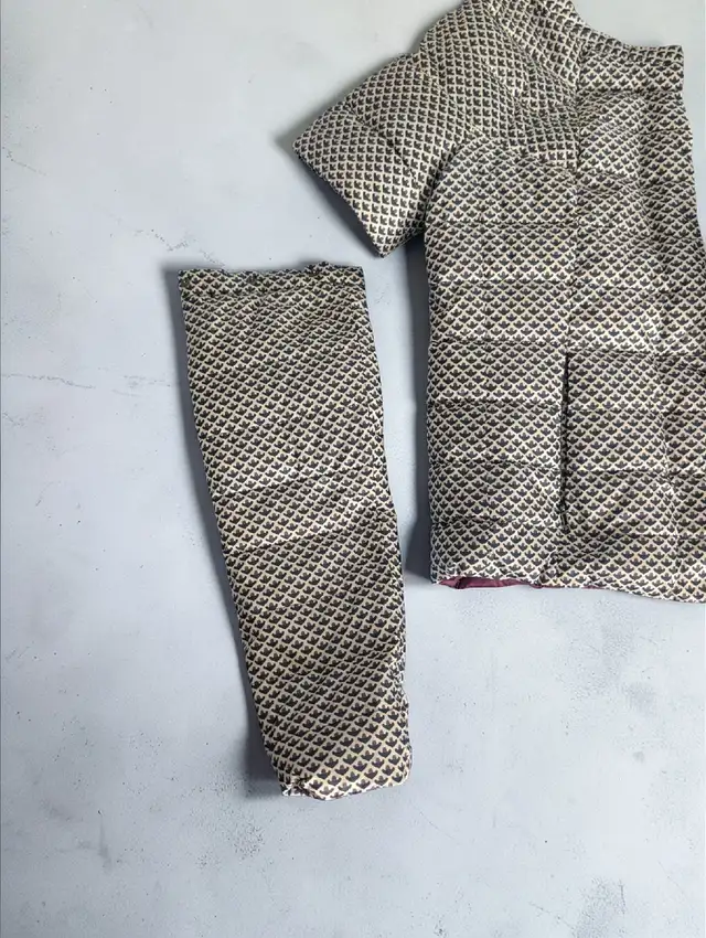 WEEKEND MAX MARA REVERSIBLE PUFFER JACKET US 2 in Women's - Tops & Outerwear in City of Toronto - Image 4