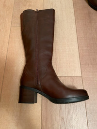 Leather boots - size 6 1/2 (Like new)