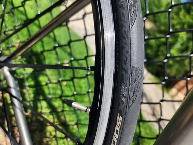 TITANIUM & CARBON ROAD BIKE62864364540547122