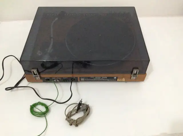 ADC Accutrac 4000 Turntable in Stereo Systems & Home Theatre in Mississauga / Peel Region - Image 8