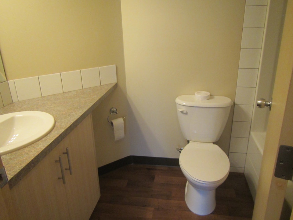 SPACIOUS CORNER APARTMENT 5