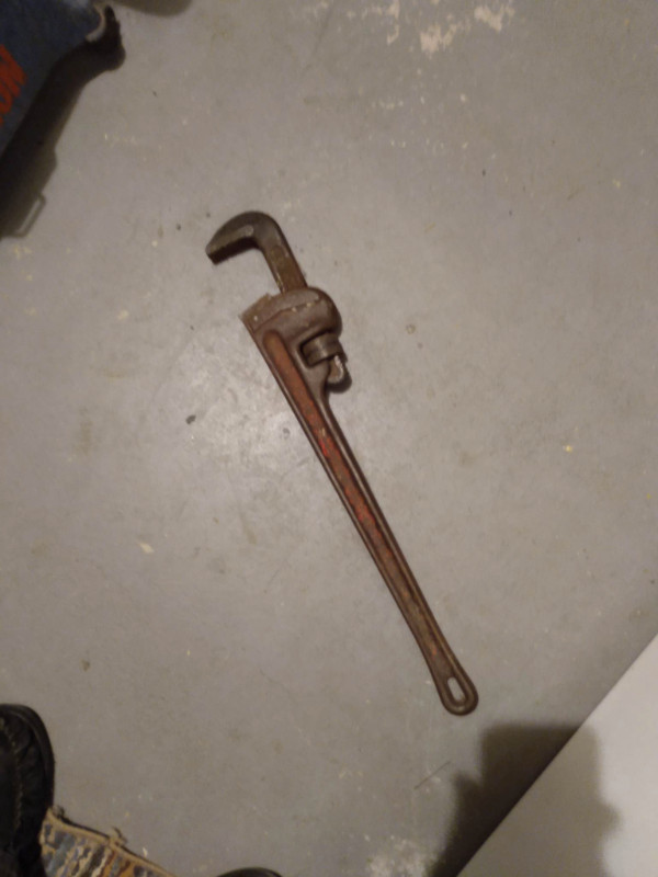 CLÉ A TUYAU PIPE WRENCH 24 POUCE 25$ CHAQUE ITEM MEULEUSE dans Autre  à Shawinigan - Image 4