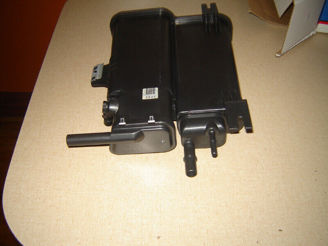 2003-05 Cadilac CTS Vapor canister evaporator in Other Parts & Accessories in Hamilton - Image 2