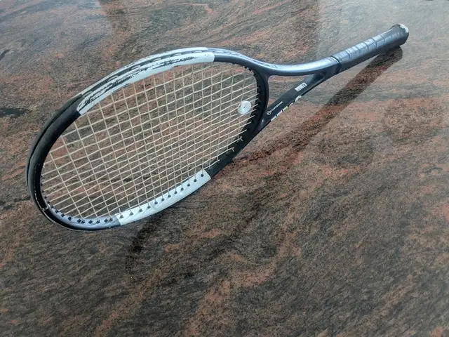 Wilson Pro Staff 97 v 12 2018 (315g) tennis racquet, grip 4 1/8 in Tennis & Racquet in Mississauga / Peel Region - Image 7