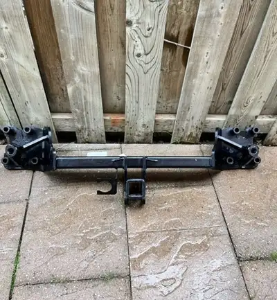 $ 400 FIRM PRICE - CASH Compare price - call Porsche Parts for retail pricing Porsche Cayenne Towbar...