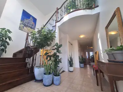 AVAILABILITY: Immediate / Flexible PRICE: $1,300/month (All-Inclusive) Seeking a clean, quiet, respo...
