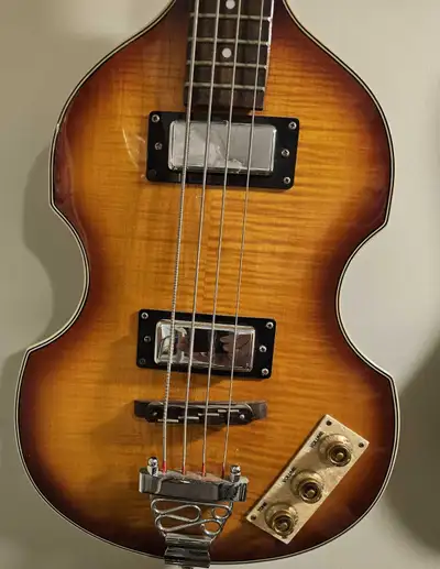 Basse Epiphone Viola + étui, View more