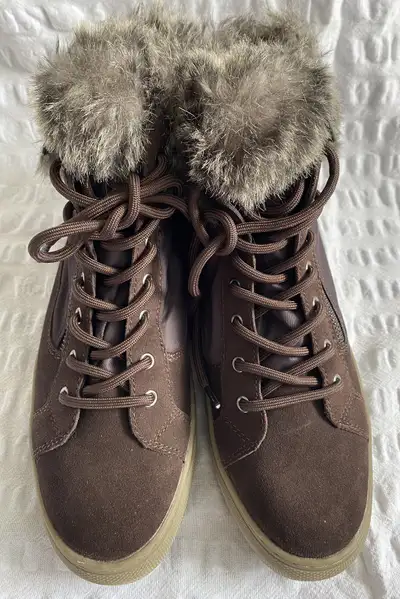 Women’s Cougar Brown Suede Leather Boots *new, View more