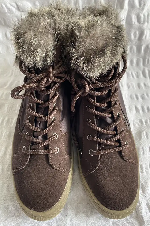 Women’s Cougar Brown Suede Leather Boots *new in Women's - Shoes in City of Toronto - Image 2