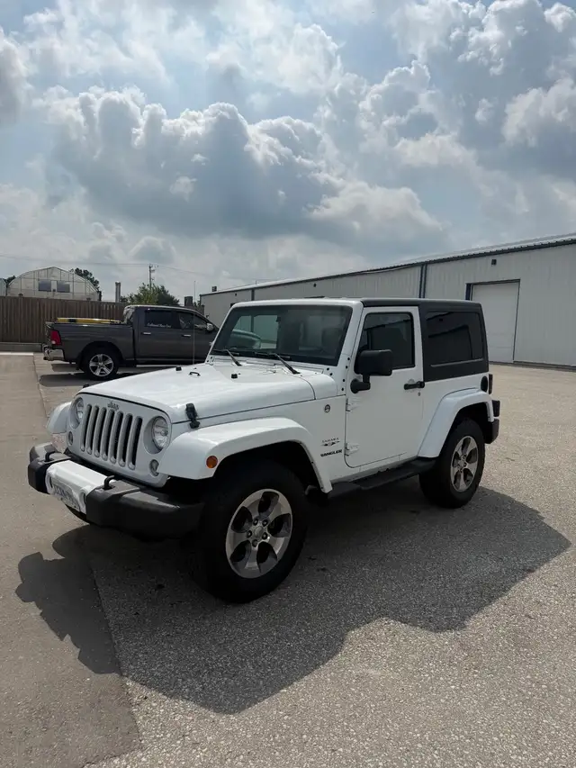 2016 Jeep Wrangler Sahara - Automatice 