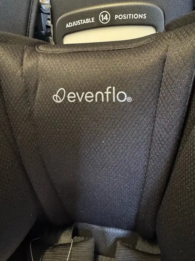 Evenflo Revolve 360 Extended Convertible Car seat  in Strollers, Carriers & Car Seats in Edmonton - Image 4