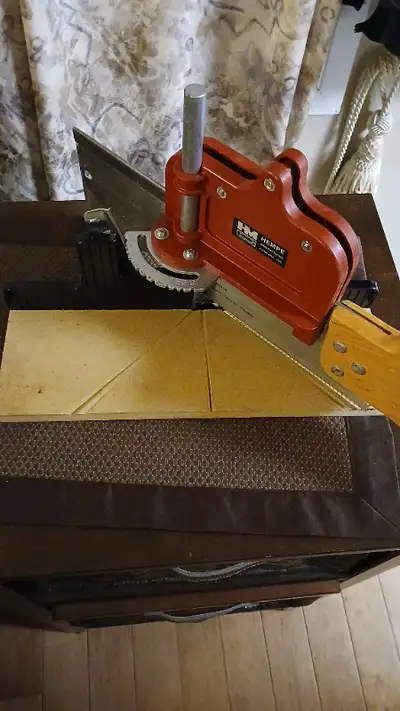 Hand Mitre Box and Saw Mitre Saw: - Brand: Mastercraft - Model: 57-7405-2 - 14" Blade, 14 points per...