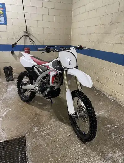 2015 YZ450 SE – Special Edition Selling my 2015 YZ450 Special Edition. The bike has 36 original hour...