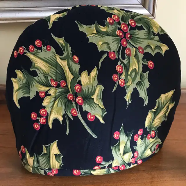 $20 ea 2 April Cornell Teapot Cozies New Sunflower & Xmas Holly in Home Décor & Accents in Ottawa - Image 4
