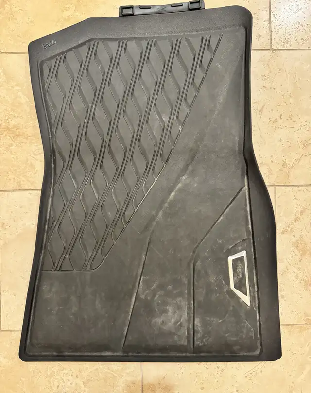 Original BMW X5 Winter Floor Mats 2025-2019 in Other Parts & Accessories in Markham / York Region - Image 5