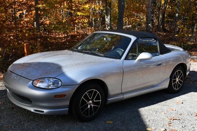Miata MX5 de Mazda en excellent état à vendre (année 2000)