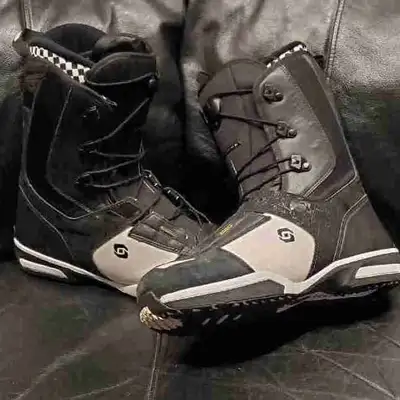 Salomon Snowboard Boots Size 11 / 11.5 Excellent new condition Mens size 11 /11.5 $160