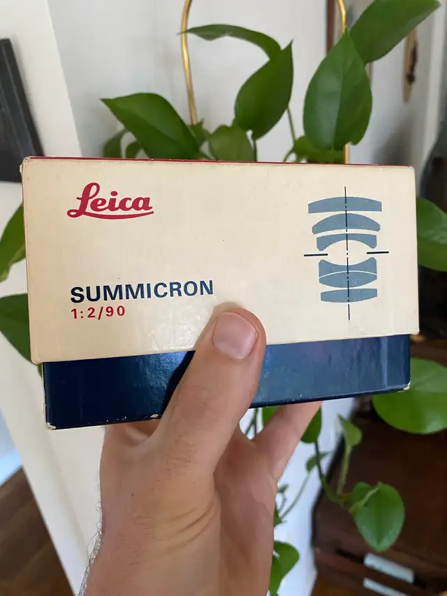 Leica SUMMICRON 90mm f2 Lens - Mint in Box - Leitz Canada 