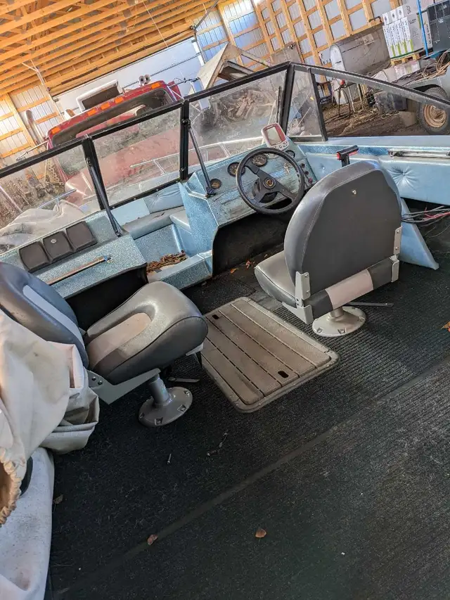 Selling boat  in Powerboats & Motorboats in Edmonton - Image 5