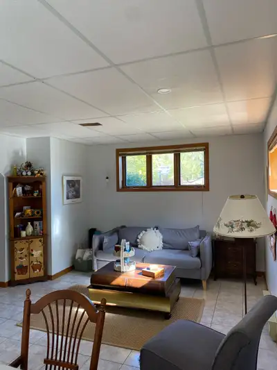 Bien lire jusqu'au bout s'il vous plaît. Cet appartement est pour une personne seule qui a un emploi...