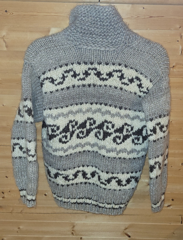 Cowichan wool vintage sweaters in Arts & Collectibles in Red Deer - Image 4