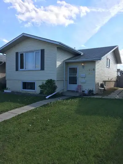 Main Level Suite with Two Car Garage in Great Condition!