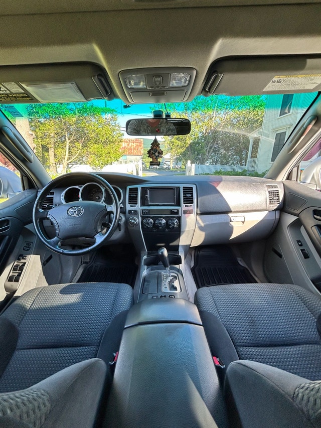 2005 Toyota 4 runner SR5 sport — photo 2