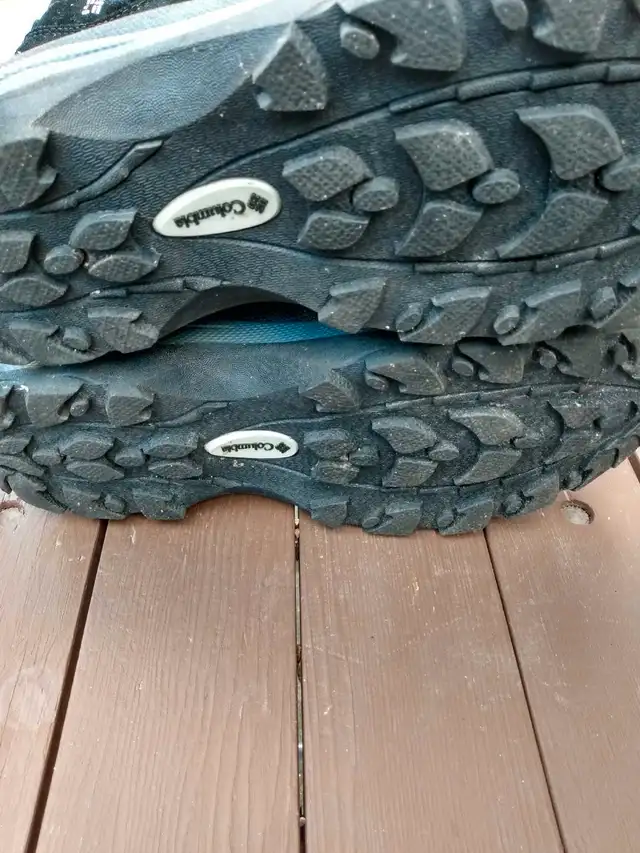 men's snow boots-multiple pairs Columbia (size 10.5)  and Thins in Men's Shoes in Hamilton - Image 7
