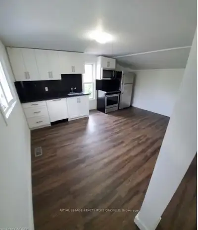 South East Oakville 1 bedroom unit (2 bdrm avail as well), View more