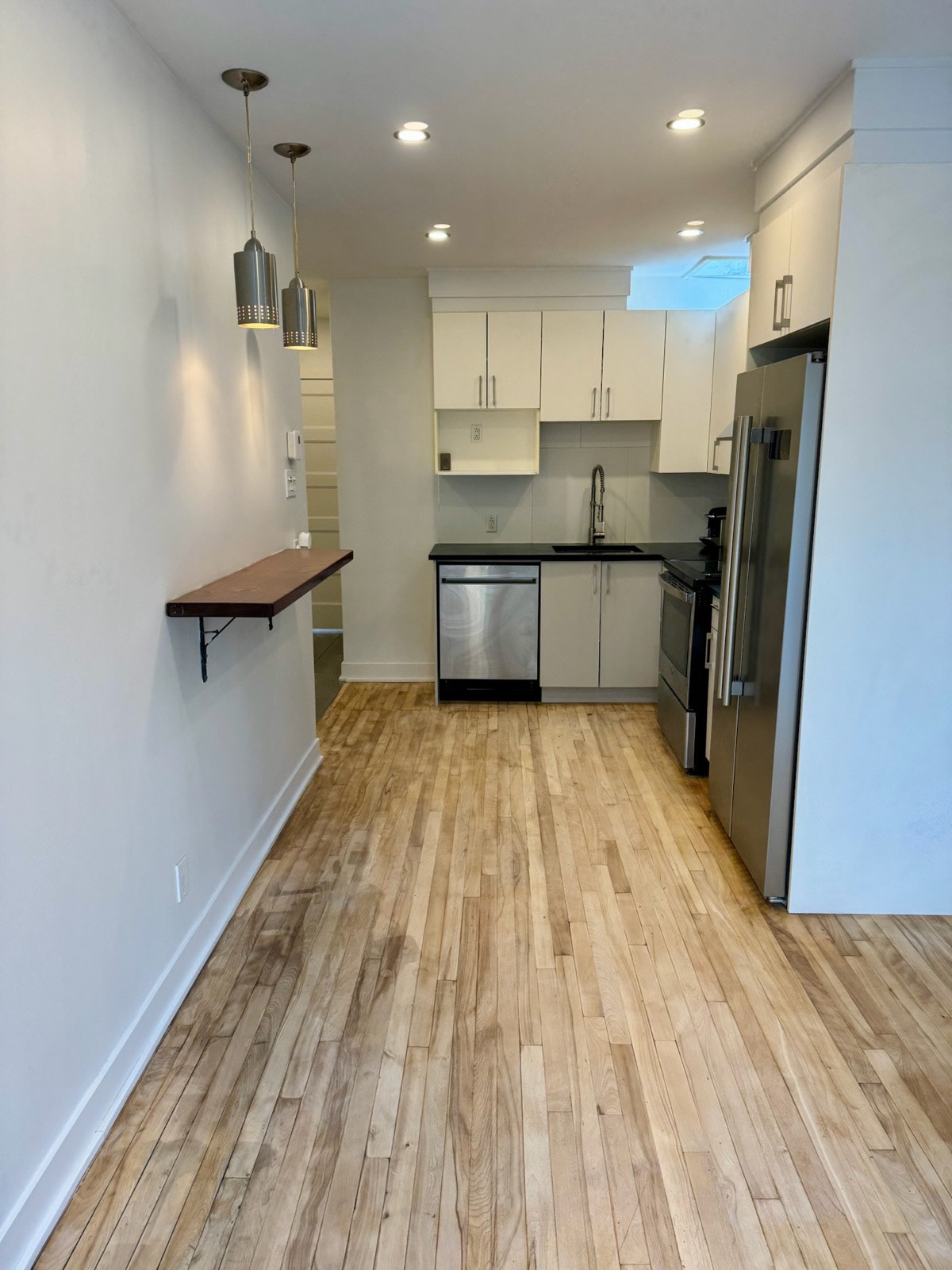 Magnifique appartement 3½ rénové – Métros Jean Talon et Fabre! — photo 2