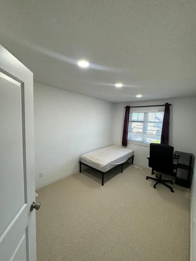 Furnished Room for rent in Barrheaven63234580181379124