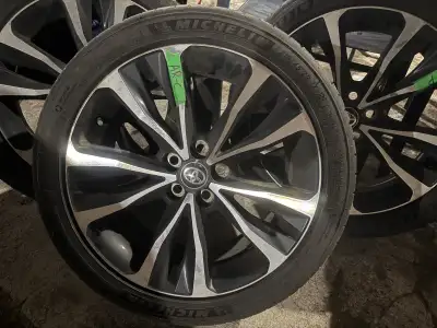 toyota corolla 2018 4 mag avec capteur de pression et michelin on service 1 été 5000km