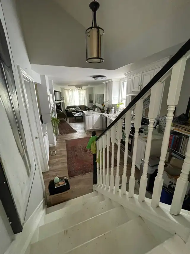 Mid size room + internet+ laundry + private bath + parking in Room Rentals & Roommates in City of Montréal - Image 4