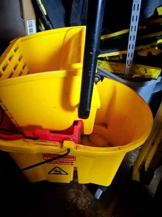 Commercial Mop Bucket with Wringer (Taking offer)